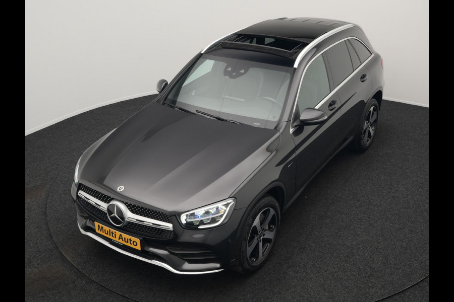 Mercedes-Benz GLC 300e 4MATIC Premium Plug In Hybrid 320pk PHEV | Trekhaak Af Fabriek | Panodak | Adaptive Cruise | Camera | Alcantara Sportstoelen Memory & Verwarmd | Sfeerverlichting | Apple Carplay | Blis | Navigatie | DAB |