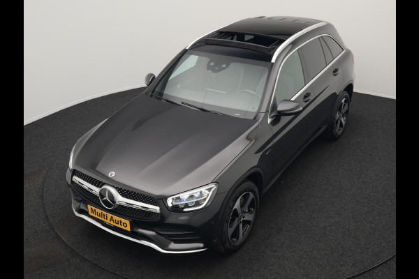 Mercedes-Benz GLC 300e 4MATIC Premium Plug In Hybrid 320pk PHEV | Trekhaak Af Fabriek | Panodak | Adaptive Cruise | Camera | Alcantara Sportstoelen Memory & Verwarmd | Sfeerverlichting | Apple Carplay | Blis | Navigatie | DAB |