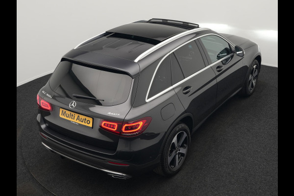 Mercedes-Benz GLC 300e 4MATIC Premium Plug In Hybrid 320pk PHEV | Trekhaak Af Fabriek | Panodak | Adaptive Cruise | Camera | Alcantara Sportstoelen Memory & Verwarmd | Sfeerverlichting | Apple Carplay | Blis | Navigatie | DAB |