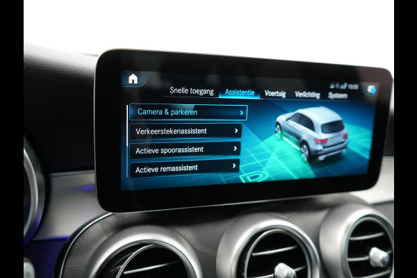 Mercedes-Benz GLC 300e 4MATIC Premium Plug In Hybrid 320pk PHEV | Trekhaak Af Fabriek | Panodak | Adaptive Cruise | Camera | Alcantara Sportstoelen Memory & Verwarmd | Sfeerverlichting | Apple Carplay | Blis | Navigatie | DAB |