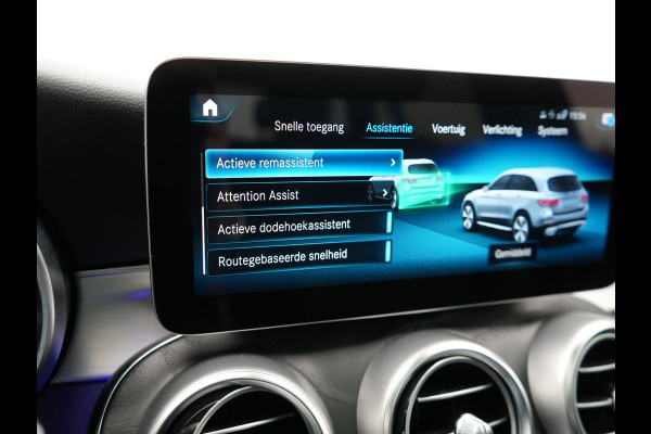 Mercedes-Benz GLC 300e 4MATIC Premium Plug In Hybrid 320pk PHEV | Trekhaak Af Fabriek | Panodak | Adaptive Cruise | Camera | Alcantara Sportstoelen Memory & Verwarmd | Sfeerverlichting | Apple Carplay | Blis | Navigatie | DAB |