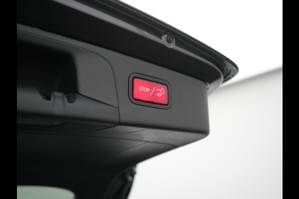 Mercedes-Benz GLC 300e 4MATIC Premium Plug In Hybrid 320pk PHEV | Trekhaak Af Fabriek | Panodak | Adaptive Cruise | Camera | Alcantara Sportstoelen Memory & Verwarmd | Sfeerverlichting | Apple Carplay | Blis | Navigatie | DAB |