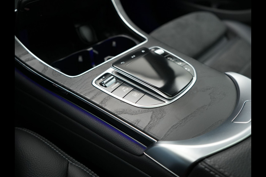 Mercedes-Benz GLC 300e 4MATIC Premium Plug In Hybrid 320pk PHEV | Trekhaak Af Fabriek | Panodak | Adaptive Cruise | Camera | Alcantara Sportstoelen Memory & Verwarmd | Sfeerverlichting | Apple Carplay | Blis | Navigatie | DAB |