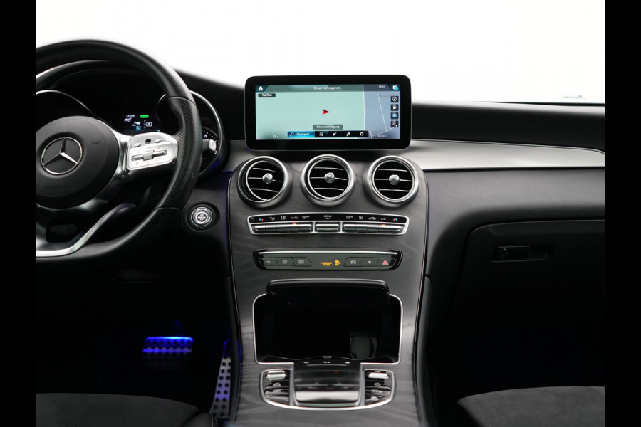 Mercedes-Benz GLC 300e 4MATIC Premium Plug In Hybrid 320pk PHEV | Trekhaak Af Fabriek | Panodak | Adaptive Cruise | Camera | Alcantara Sportstoelen Memory & Verwarmd | Sfeerverlichting | Apple Carplay | Blis | Navigatie | DAB |