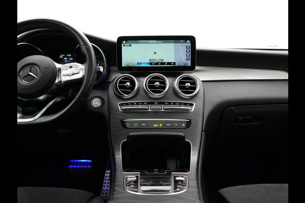 Mercedes-Benz GLC 300e 4MATIC Premium Plug In Hybrid 320pk PHEV | Trekhaak Af Fabriek | Panodak | Adaptive Cruise | Camera | Alcantara Sportstoelen Memory & Verwarmd | Sfeerverlichting | Apple Carplay | Blis | Navigatie | DAB |