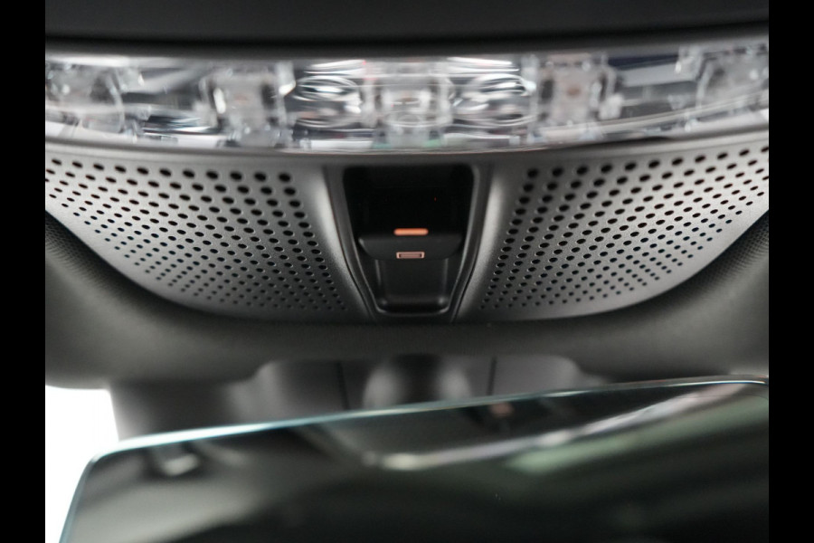 Mercedes-Benz GLC 300e 4MATIC Premium Plug In Hybrid 320pk PHEV | Trekhaak Af Fabriek | Panodak | Adaptive Cruise | Camera | Alcantara Sportstoelen Memory & Verwarmd | Sfeerverlichting | Apple Carplay | Blis | Navigatie | DAB |
