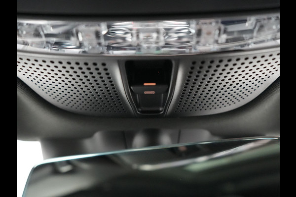 Mercedes-Benz GLC 300e 4MATIC Premium Plug In Hybrid 320pk PHEV | Trekhaak Af Fabriek | Panodak | Adaptive Cruise | Camera | Alcantara Sportstoelen Memory & Verwarmd | Sfeerverlichting | Apple Carplay | Blis | Navigatie | DAB |