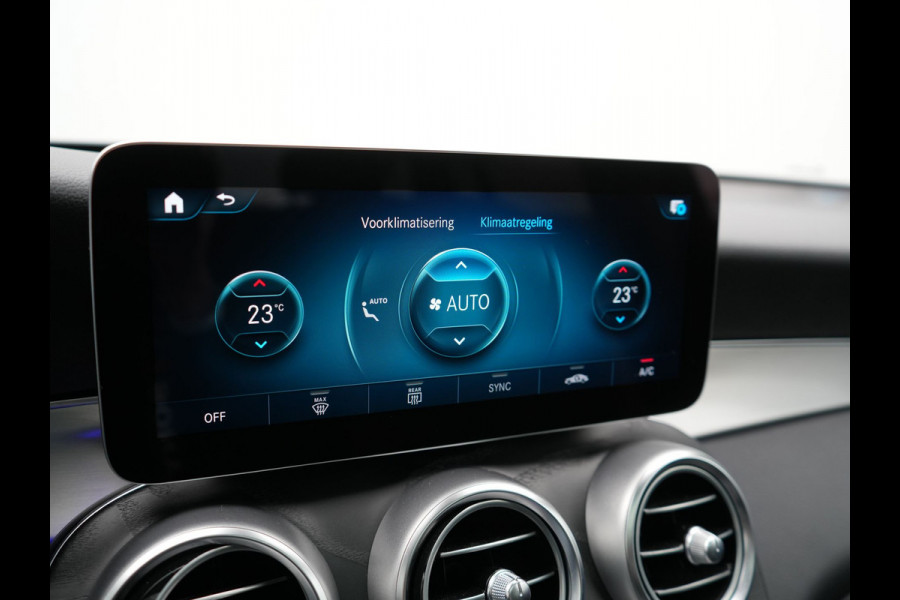 Mercedes-Benz GLC 300e 4MATIC Premium Plug In Hybrid 320pk PHEV | Trekhaak Af Fabriek | Panodak | Adaptive Cruise | Camera | Alcantara Sportstoelen Memory & Verwarmd | Sfeerverlichting | Apple Carplay | Blis | Navigatie | DAB |