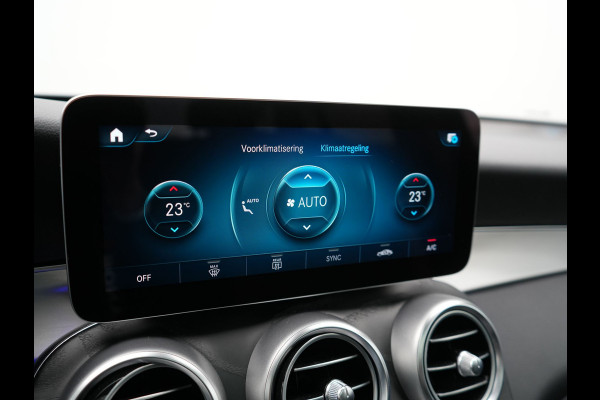 Mercedes-Benz GLC 300e 4MATIC Premium Plug In Hybrid 320pk PHEV | Trekhaak Af Fabriek | Panodak | Adaptive Cruise | Camera | Alcantara Sportstoelen Memory & Verwarmd | Sfeerverlichting | Apple Carplay | Blis | Navigatie | DAB |