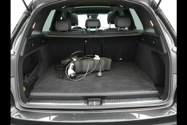 Mercedes-Benz GLC 300e 4MATIC Premium Plug In Hybrid 320pk PHEV | Trekhaak Af Fabriek | Panodak | Adaptive Cruise | Camera | Alcantara Sportstoelen Memory & Verwarmd | Sfeerverlichting | Apple Carplay | Blis | Navigatie | DAB |