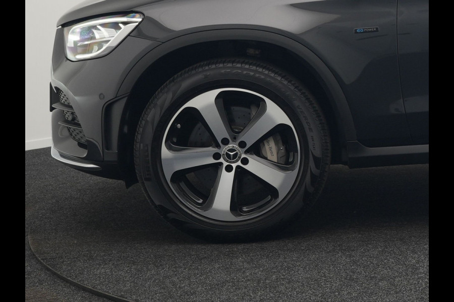 Mercedes-Benz GLC 300e 4MATIC Premium Plug In Hybrid 320pk PHEV | Trekhaak Af Fabriek | Panodak | Adaptive Cruise | Camera | Alcantara Sportstoelen Memory & Verwarmd | Sfeerverlichting | Apple Carplay | Blis | Navigatie | DAB |