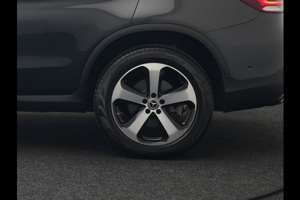 Mercedes-Benz GLC 300e 4MATIC Premium Plug In Hybrid 320pk PHEV | Trekhaak Af Fabriek | Panodak | Adaptive Cruise | Camera | Alcantara Sportstoelen Memory & Verwarmd | Sfeerverlichting | Apple Carplay | Blis | Navigatie | DAB |