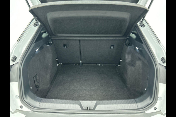 Volkswagen ID.4 Life 77 kWh Auto. Navigatie Apple Carplay/Android Auto Adaptive Cruise Control Parkeersensoren Stoel- en stuurverwarming Full Led Climate Control Lichtmetalen velgen