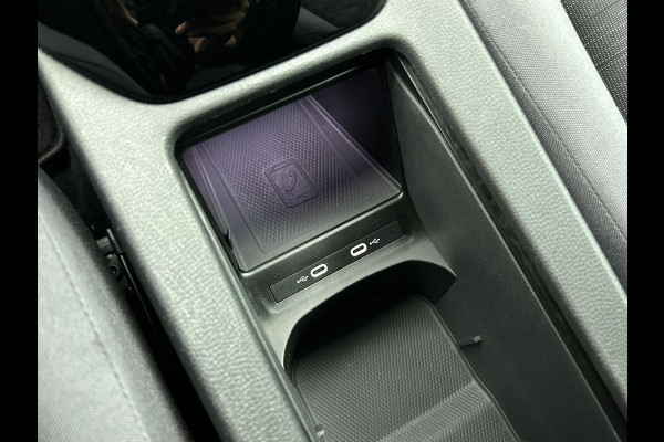 Volkswagen ID.4 Life 77 kWh Auto. Navigatie Apple Carplay/Android Auto Adaptive Cruise Control Parkeersensoren Stoel- en stuurverwarming Full Led Climate Control Lichtmetalen velgen