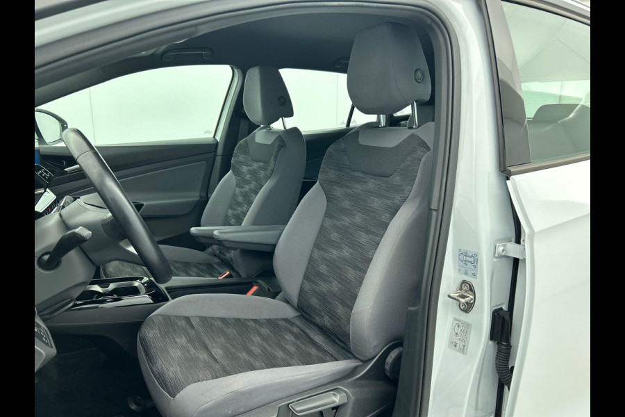 Volkswagen ID.4 Life 77 kWh Auto. Navigatie Apple Carplay/Android Auto Adaptive Cruise Control Parkeersensoren Stoel- en stuurverwarming Full Led Climate Control Lichtmetalen velgen