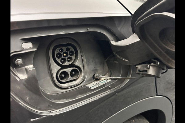 Volkswagen ID.4 Aut. First Edition 77kWh | Trekhaak | Navi | Camera |