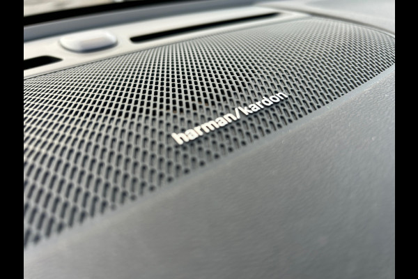 Volvo XC40 Recharge P8 AWD R-Design Panoramadak Vol Leder 92% SOH NL-Auto Rijklaarprijs!