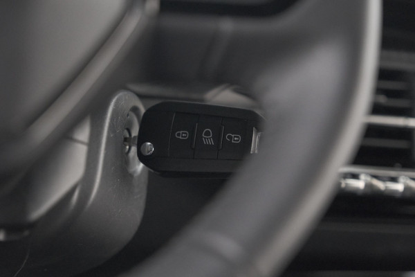 Peugeot 2008 PureTech 100 Allure | Camera | Navigatie | Parkeersensoren | Apple Carplay