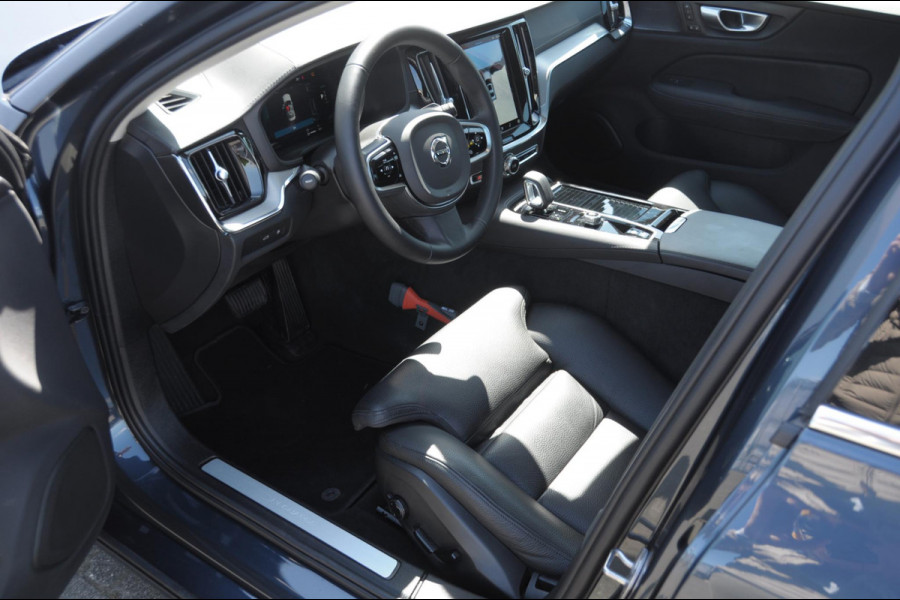 Volvo S60 T6 350PK Automaat Recharge Ultimate Bright / Head-up display / Harman Kardon audio / Panoramadak / BLIS / Elektrisch bedienbare voorstoelen / Memory seats / Verwarmbare stoelen / Keyless entry /