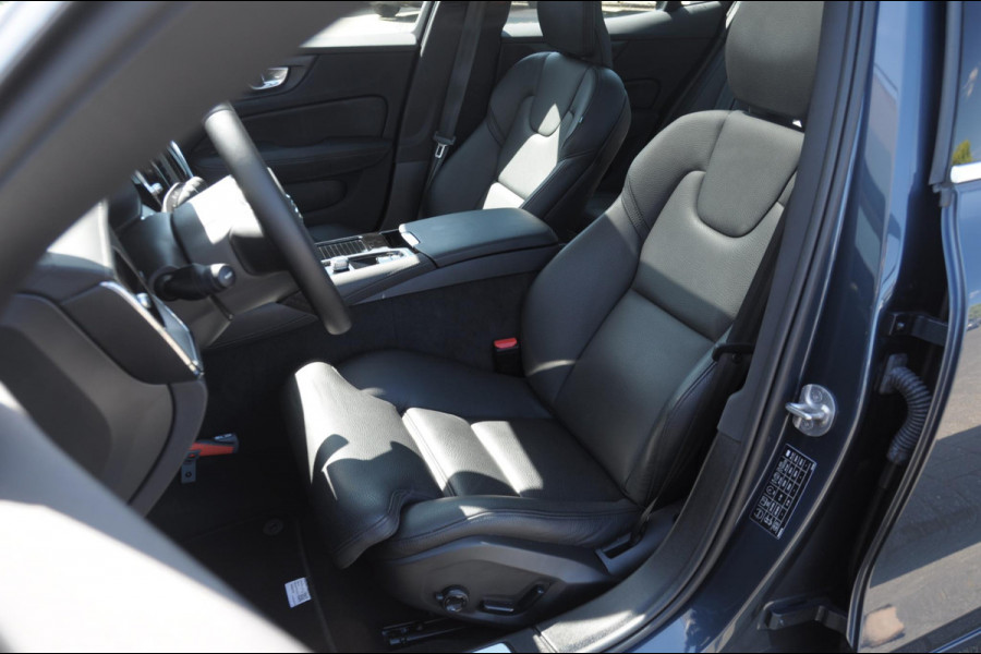 Volvo S60 T6 350PK Automaat Recharge Ultimate Bright / Head-up display / Harman Kardon audio / Panoramadak / BLIS / Elektrisch bedienbare voorstoelen / Memory seats / Verwarmbare stoelen / Keyless entry /