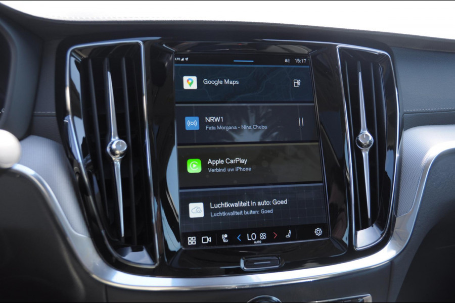 Volvo S60 T6 350PK Automaat Recharge Ultimate Bright / Head-up display / Harman Kardon audio / Panoramadak / BLIS / Elektrisch bedienbare voorstoelen / Memory seats / Verwarmbare stoelen / Keyless entry /