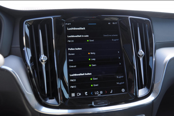 Volvo S60 T6 350PK Automaat Recharge Ultimate Bright / Head-up display / Harman Kardon audio / Panoramadak / BLIS / Elektrisch bedienbare voorstoelen / Memory seats / Verwarmbare stoelen / Keyless entry /