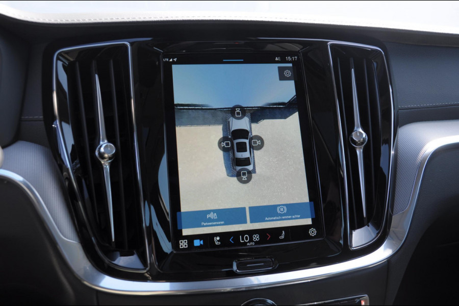 Volvo S60 T6 350PK Automaat Recharge Ultimate Bright / Head-up display / Harman Kardon audio / Panoramadak / BLIS / Elektrisch bedienbare voorstoelen / Memory seats / Verwarmbare stoelen / Keyless entry /