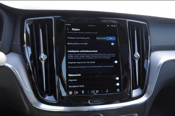 Volvo S60 T6 350PK Automaat Recharge Ultimate Bright / Head-up display / Harman Kardon audio / Panoramadak / BLIS / Elektrisch bedienbare voorstoelen / Memory seats / Verwarmbare stoelen / Keyless entry /