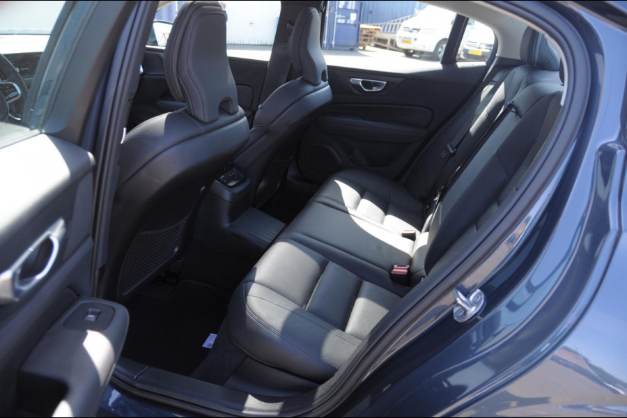 Volvo S60 T6 350PK Automaat Recharge Ultimate Bright / Head-up display / Harman Kardon audio / Panoramadak / BLIS / Elektrisch bedienbare voorstoelen / Memory seats / Verwarmbare stoelen / Keyless entry /