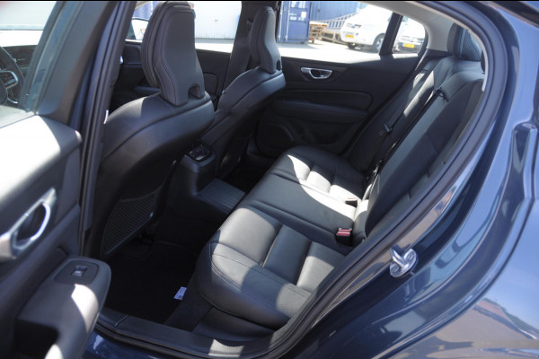 Volvo S60 T6 350PK Automaat Recharge Ultimate Bright / Head-up display / Harman Kardon audio / Panoramadak / BLIS / Elektrisch bedienbare voorstoelen / Memory seats / Verwarmbare stoelen / Keyless entry /