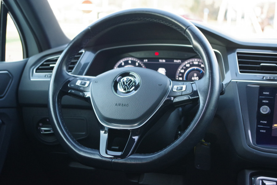 Volkswagen Tiguan 1.4 TSI R-Line Comfortline, Panoramadak, Digitale Cockpit, LED, Stoelverwarming,