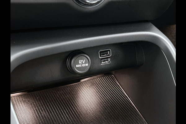 Volvo XC40 2.0 B4 R-Design (Goed OnderH, Camera, Navi, StoelV, Harman/ Kardon, PDC V+A, Etc)