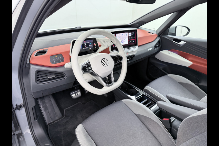 Volkswagen ID.3 First Plus 58kWh Apple Carplay Android Auto Adap.Cruise Lmv 19" Navi Camera Pdc Stoel+Stuurverwarming Keyless Advanced Matrix Led + Dynamisch Led Achterlicht en Isofix DAB Privacy Glas Rijstrooksensor SOH 89% Origineel Nederlandse Auto