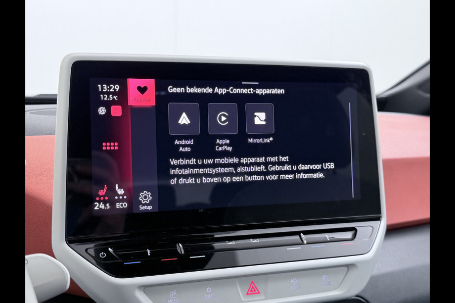 Volkswagen ID.3 First Plus 58kWh Apple Carplay Android Auto Adap.Cruise Lmv 19" Navi Camera Pdc Stoel+Stuurverwarming Keyless Advanced Matrix Led + Dynamisch Led Achterlicht en Isofix DAB Privacy Glas Rijstrooksensor SOH 89% Origineel Nederlandse Auto