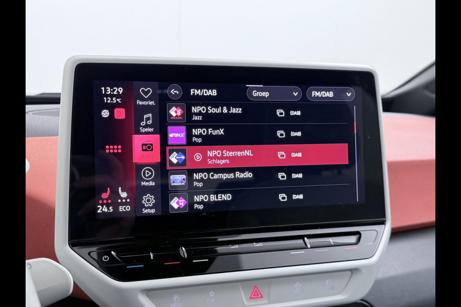 Volkswagen ID.3 First Plus 58kWh Apple Carplay Android Auto Adap.Cruise Lmv 19" Navi Camera Pdc Stoel+Stuurverwarming Keyless Advanced Matrix Led + Dynamisch Led Achterlicht en Isofix DAB Privacy Glas Rijstrooksensor SOH 89% Origineel Nederlandse Auto