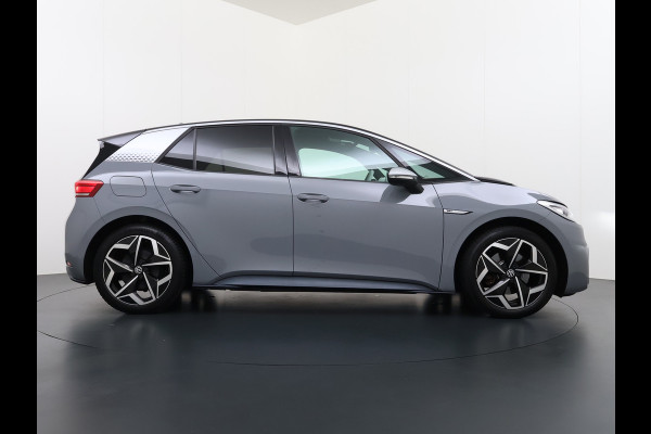Volkswagen ID.3 First Plus 58kWh Apple Carplay Android Auto Adap.Cruise Lmv 19" Navi Camera Pdc Stoel+Stuurverwarming Keyless Advanced Matrix Led + Dynamisch Led Achterlicht en Isofix DAB Privacy Glas Rijstrooksensor SOH 89% Origineel Nederlandse Auto