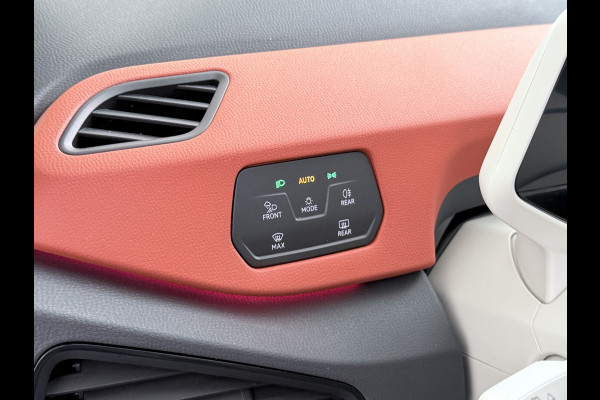 Volkswagen ID.3 First Plus 58kWh Apple Carplay Android Auto Adap.Cruise Lmv 19" Navi Camera Pdc Stoel+Stuurverwarming Keyless Advanced Matrix Led + Dynamisch Led Achterlicht en Isofix DAB Privacy Glas Rijstrooksensor SOH 89% Origineel Nederlandse Auto