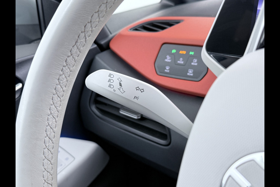 Volkswagen ID.3 First Plus 58kWh Apple Carplay Android Auto Adap.Cruise Lmv 19" Navi Camera Pdc Stoel+Stuurverwarming Keyless Advanced Matrix Led + Dynamisch Led Achterlicht en Isofix DAB Privacy Glas Rijstrooksensor SOH 89% Origineel Nederlandse Auto