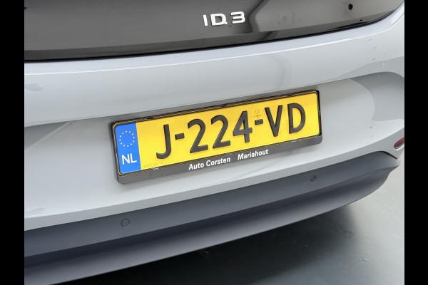 Volkswagen ID.3 First Plus 58kWh Apple Carplay Android Auto Adap.Cruise Lmv 19" Navi Camera Pdc Stoel+Stuurverwarming Keyless Advanced Matrix Led + Dynamisch Led Achterlicht en Isofix DAB Privacy Glas Rijstrooksensor SOH 89% Origineel Nederlandse Auto
