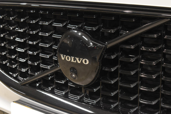 Volvo XC60 T6 350PK Automaat Plug-in hybrid AWD Plus Dark / Panoramadak / Harman Kardon / Luchtvering / 360 camera / Sport stoelen / 21'' velgen / NIEUWPRIJS EUR 81.500,-