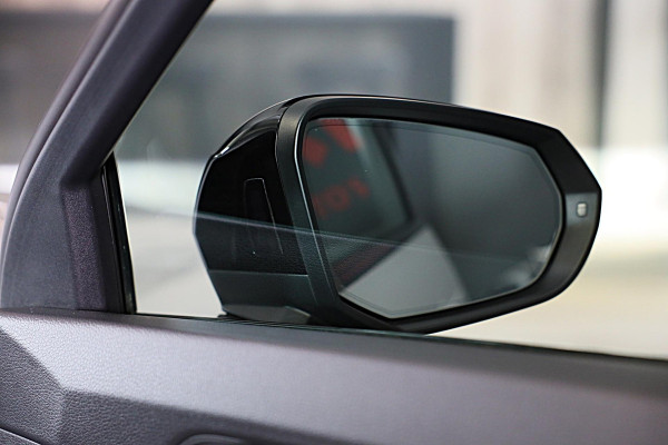 Audi Q3 Sportback 45 TFSI e S Line Competition / Aut / Memory / 360 Camera / Elek Stoelen / Acc / Pano / B & O / Matrix / 21 Inch