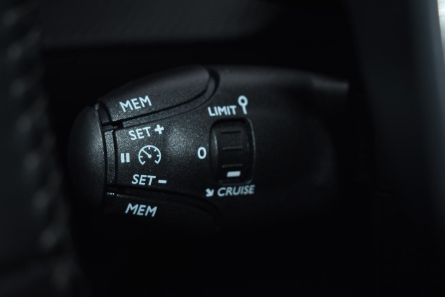 Peugeot 208 1.2 PureTech 100PK Active Pack | Carplay | Stoelverw. | Cruise | Incl. garantie.