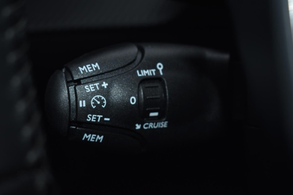 Peugeot 208 1.2 PureTech 100PK Active Pack | Carplay | Stoelverw. | Cruise | Incl. garantie.