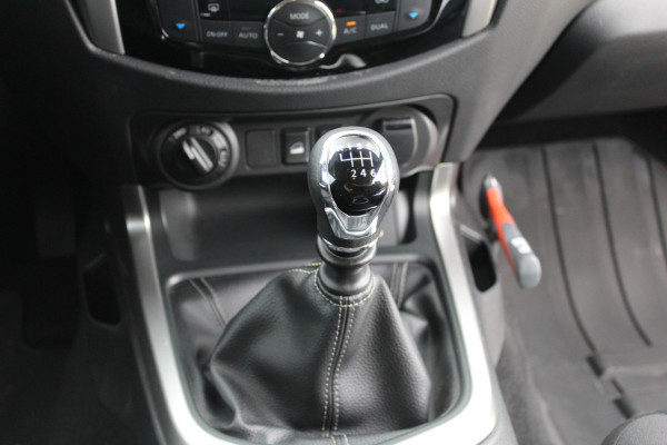 Nissan Navara Navara King Cab 2.3 dCi 165PK Euro6 4WD N-Connecta ✓ 3500KG trekgewicht ✓navigatie ✓camera ✓ 4x4