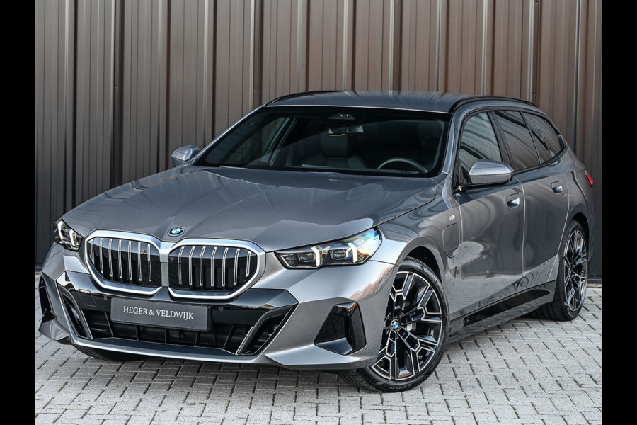 BMW 5 Serie Touring 530e XDRIVE | SHADOW LINE | M-SPORT | COMFORT ACCESS | ACTIVE CRUISE | BOWERS & WILKINS | 360 CAMERA | STUUR- EN STOELVE
