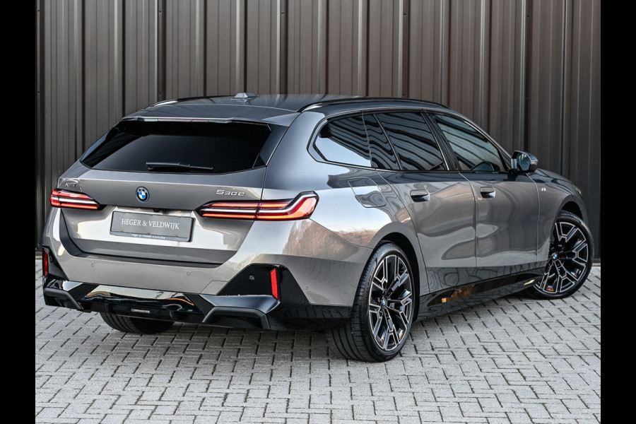 BMW 5 Serie Touring 530e XDRIVE | SHADOW LINE | M-SPORT | COMFORT ACCESS | ACTIVE CRUISE | BOWERS & WILKINS | 360 CAMERA | STUUR- EN STOELVE