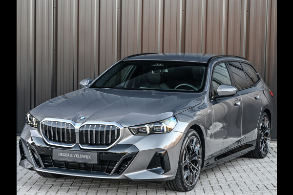 BMW 5 Serie Touring 530e XDRIVE | SHADOW LINE | M-SPORT | COMFORT ACCESS | ACTIVE CRUISE | BOWERS & WILKINS | 360 CAMERA | STUUR- EN STOELVE