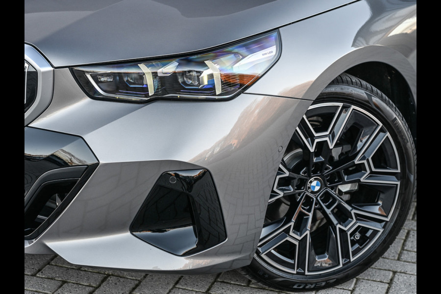 BMW 5 Serie Touring 530e XDRIVE | SHADOW LINE | M-SPORT | COMFORT ACCESS | ACTIVE CRUISE | BOWERS & WILKINS | 360 CAMERA | STUUR- EN STOELVE