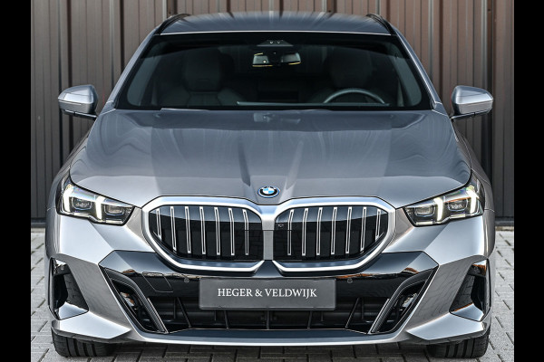 BMW 5 Serie Touring 530e XDRIVE | SHADOW LINE | M-SPORT | COMFORT ACCESS | ACTIVE CRUISE | BOWERS & WILKINS | 360 CAMERA | STUUR- EN STOELVE
