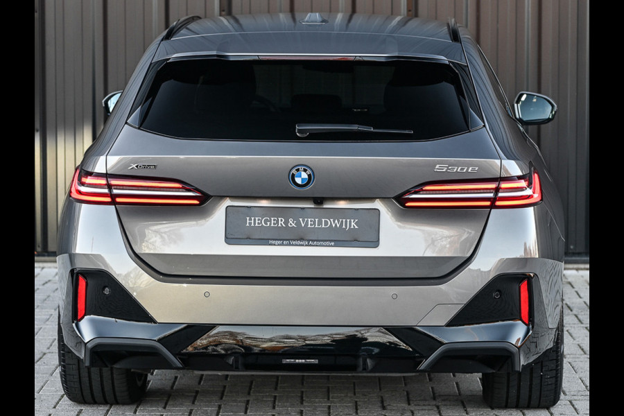BMW 5 Serie Touring 530e XDRIVE | SHADOW LINE | M-SPORT | COMFORT ACCESS | ACTIVE CRUISE | BOWERS & WILKINS | 360 CAMERA | STUUR- EN STOELVE